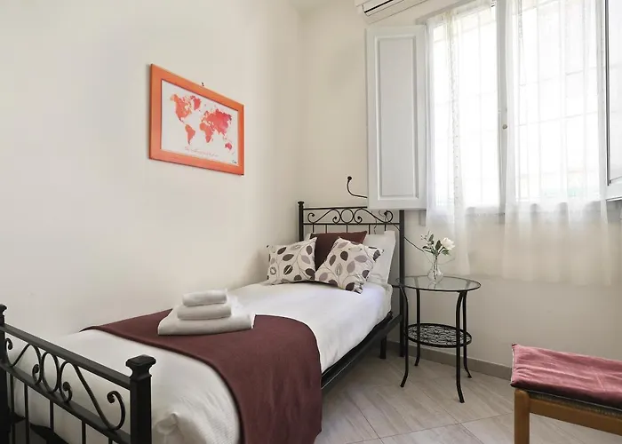 Apartament At 4 For *